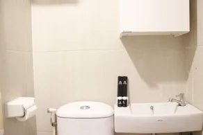 Luxurious Studio Room @ Grand Asia Afrika Apartment - Baño