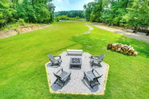 Riverfront Royal Home w/ Hot Tub & Fire Pits! - Innvendig
