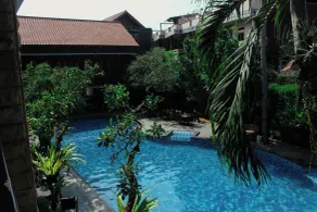 Surya Kencana Seaside Hotel - Piscina