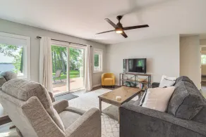 Spacious Detroit Lakes Home w/ Private Deck! - Intérieur