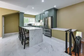11 Acres & Balcony! Sleek Retreat in Americus - Interiör