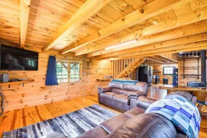Bellevue Log Cabin w/ Gas Grill & Creek Access - Innenbereich