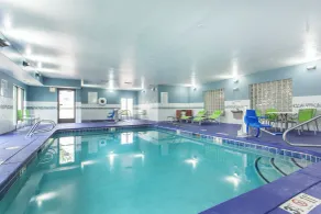  Holiday Inn Express & Suites - Pool