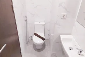 Comfortable And Elegant Studio At Pacific Garden Apartment - Baño