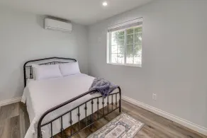 Sleek San Fernando Studio ~ 14 Mi to Universal - Intérieur