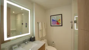 Holiday Inn & Suites - Merida La Isla by IHG - Baño