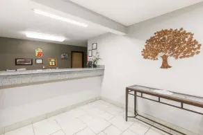 Super 8 by Wyndham Osceola IA - Lobby