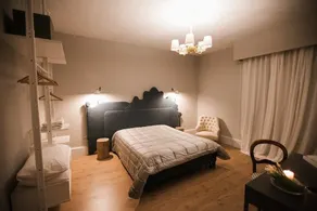 B&B Assteas con due camere matrimoniali e un bagno in comune - Camera