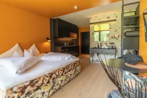 Familienfreundliche schöne Wohnung mit Sauna, Terrasse und Whirlpool | Gartenblick | Hunde erlaubt - Zimmer