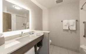 Holiday Inn Express & Suites - Phoenix North - Happy Valley by IHG - Bathroom