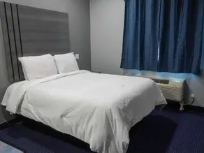Americas Best Value Inn and Suites Bush International Airport - Chambre
