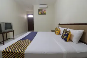 SPOT ON 2426 Hotel Aget Jaya Ii - Habitación