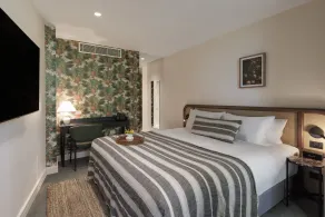 202 Elizabeth - Room