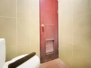 Comfortable And Strategic Studio At Taman Melati Jatinangor Apartment - Badeværelse
