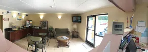 Days Inn by Wyndham Winston Salem North - Hall