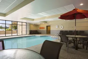 Embassy Suites by Hilton Cleveland Beachwood - Piscine