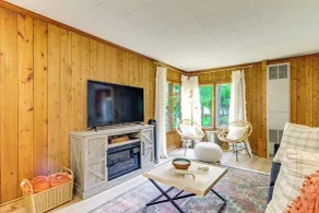 Waterfront Tee Lake Cabin: Dock, Fire Pit + More! - Interiör