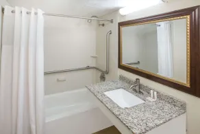 Days Inn by Wyndham Little Rock/Medical Center - Salle de bain