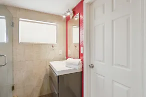 Gables Cove Hotel - Bathroom