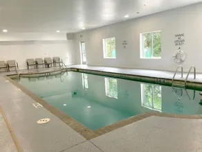 Holiday Inn Express & Suites Topeka North by IHG - Piscine