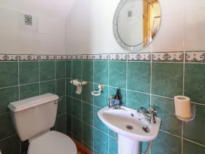 Levally House - Bathroom