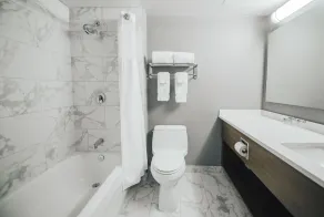 The Explorer Hotel - Chambre