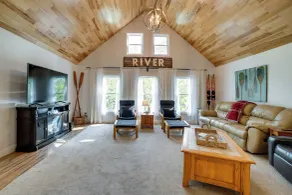 Waterfront Home: Allegheny River Access, Dock Slip - Interiör