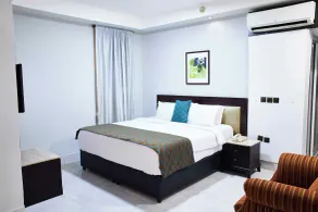 SIX DIAMOND HOTEL OPEBI - Zimmer