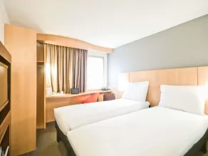 ibis London Heathrow Airport - Room