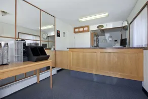 Travelodge by Wyndham Moose Jaw - Hall