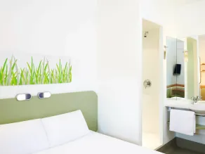 ibis budget Newport - Room