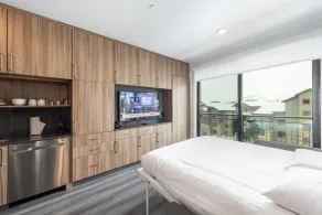 Slope Side Studio In The Heart of Canyons Village with Heated Pool & Hot Tub! - Chambre