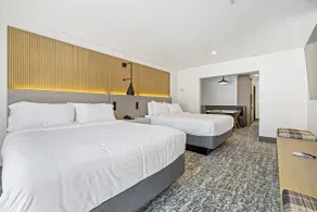 The Evergreen Hotel - Chambre