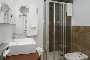 Hotel Lancaster - Bathroom
