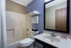 Super 8 by Wyndham Cromwell/Middletown - Salle de bain