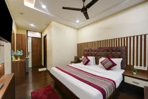 The Batra Hotel Near Nizamuddin Railway Station - Room