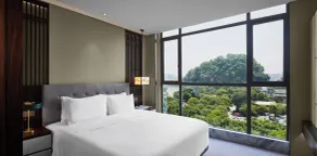 Guilin 5-star Purejoy Hotel - Elephant Hill -Two Rivers & Four Lakes Branch - English Speaking Service - Free Airport Pick-up for 2 Nights Only - Rooftop Bar & Spa - Ausblick vom Zimmer