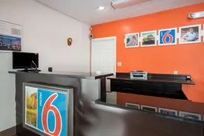 Motel 6-Parkersburg, WV - Hall