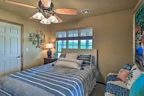 Charming Vian Retreat w/ Private Deck & Grills! - Værelse