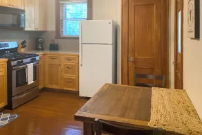 Walkable 1900s Home w/ Porch in Downtown Buda - Interiör