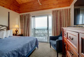 Waves Oceanfront Resort - Chambre