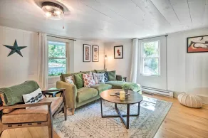 Whimsical Bat Cave Cottage w/ Fire Pit! - Interiør