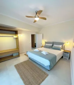 Beachfront 4-bed luxury suite - Agios Gordios Corfu Greece - Værelse