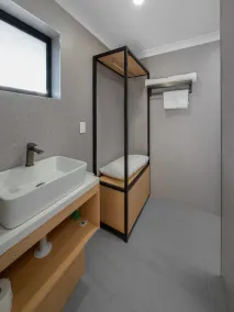 Spring Hill Inn - Bathroom