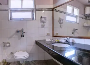 Tripli Hotels Le Royale, Shimla - Bathroom