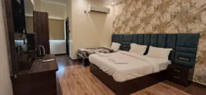 Hotel Madhuram Ayodhya - Near Ram Mandir - Værelse