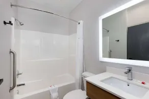 Microtel Inn & Suites by Wyndham Manchester - Newly Renovated - Baño