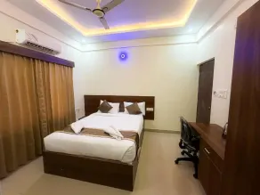 Hotel SAFKO Grand - Hopefarm Metro Whitefield - Rom