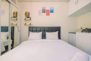 New Room Studio at Green Pramuka City Apartment By Travelio - Habitación