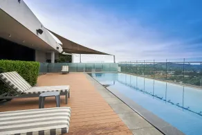 Spettacolare appartamento adatto alle famiglie con terrazza, piscina e giardino | Vista sulla città - Piscina